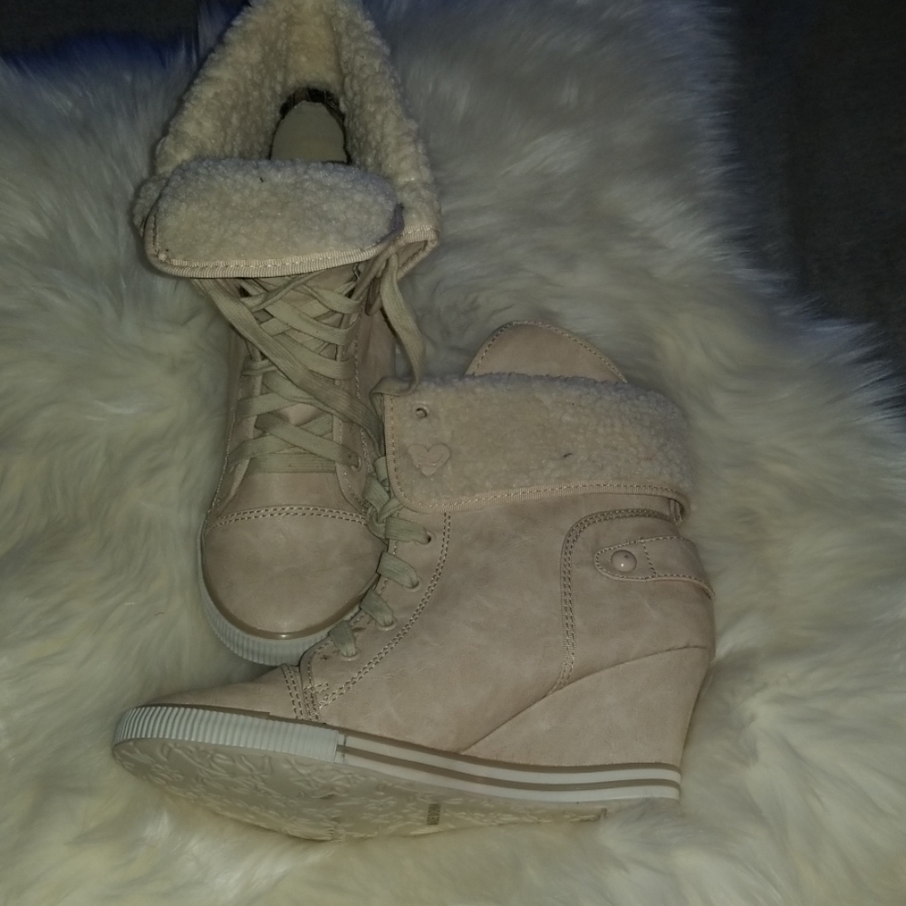 Tan fuzzy wedge boots